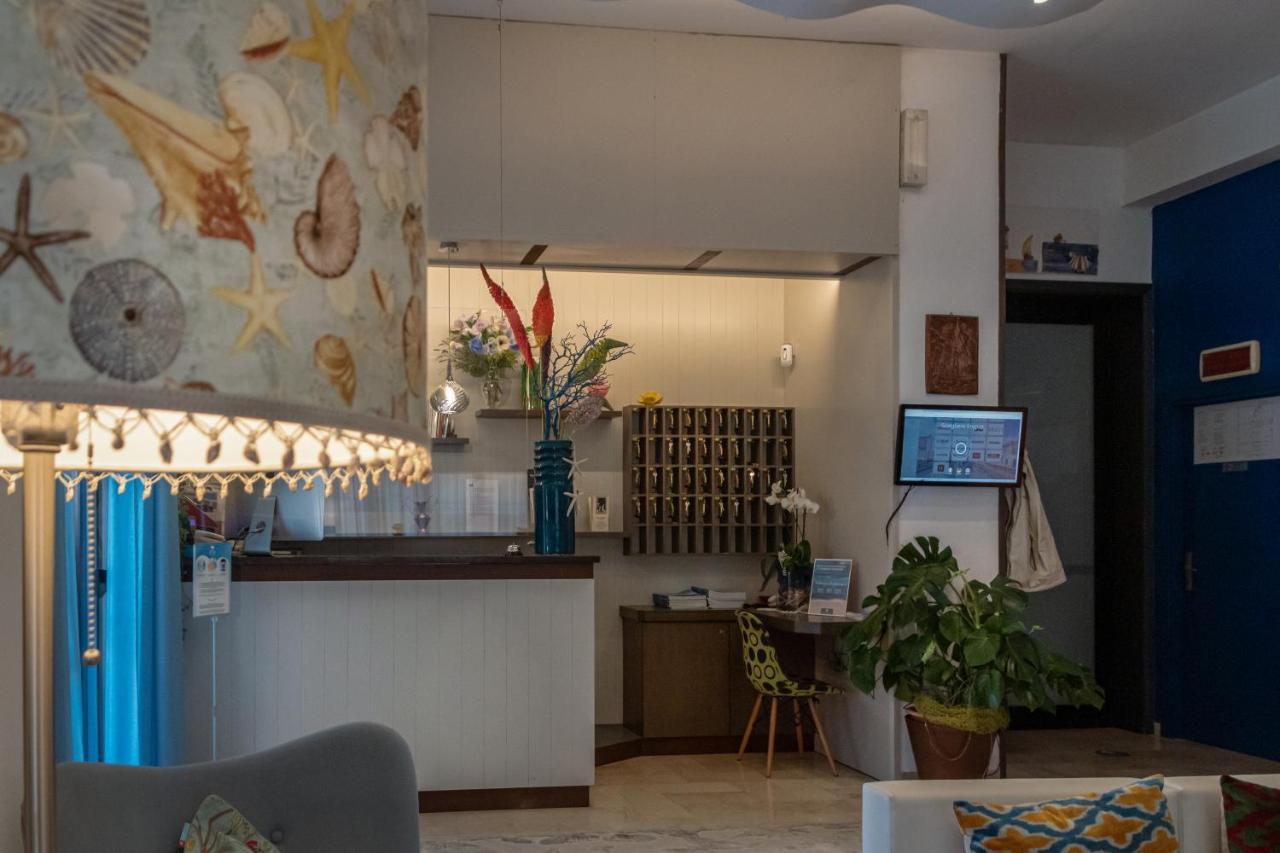 Hotel Boston تْشيزيناتيكو المظهر الخارجي الصورة