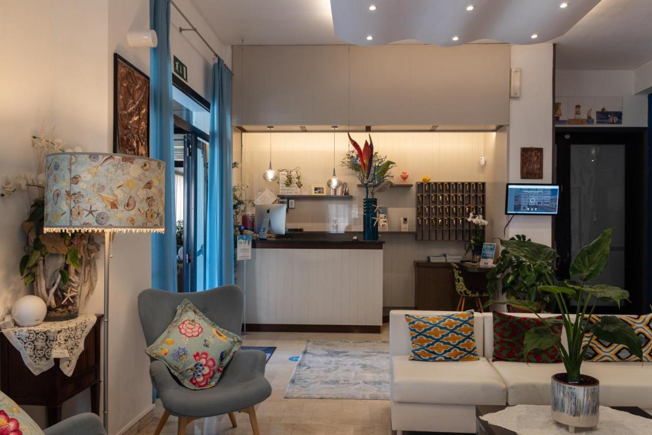 Hotel Boston تْشيزيناتيكو المظهر الخارجي الصورة