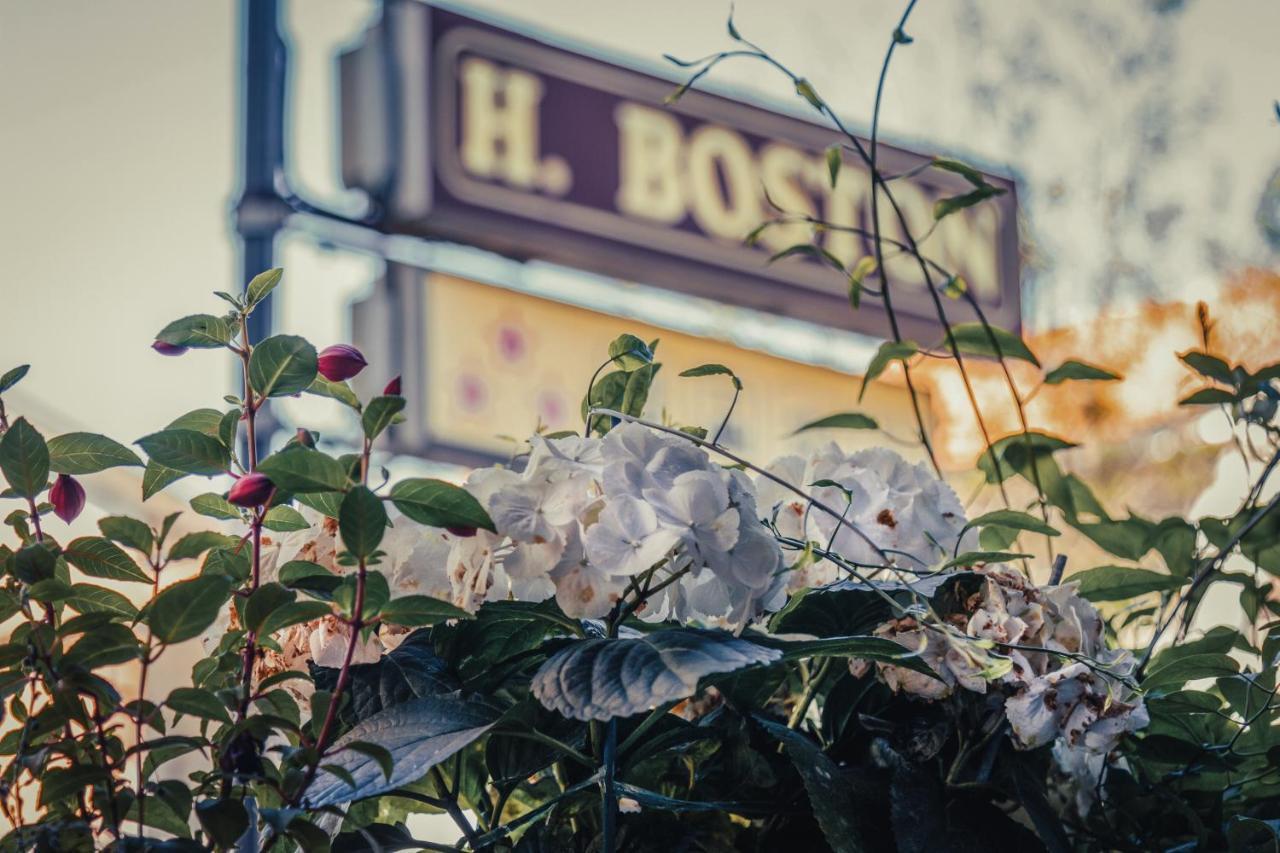Hotel Boston تْشيزيناتيكو المظهر الخارجي الصورة